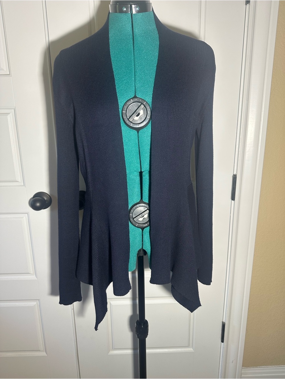89th & Madison 

Navy Ribbed Open Cardigan